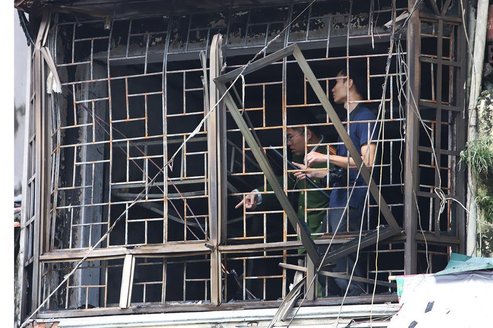 Cận cảnh ngôi nhà bị cháy lúc rạng sáng khiến 4 người tử vong ở Hà Nội-2