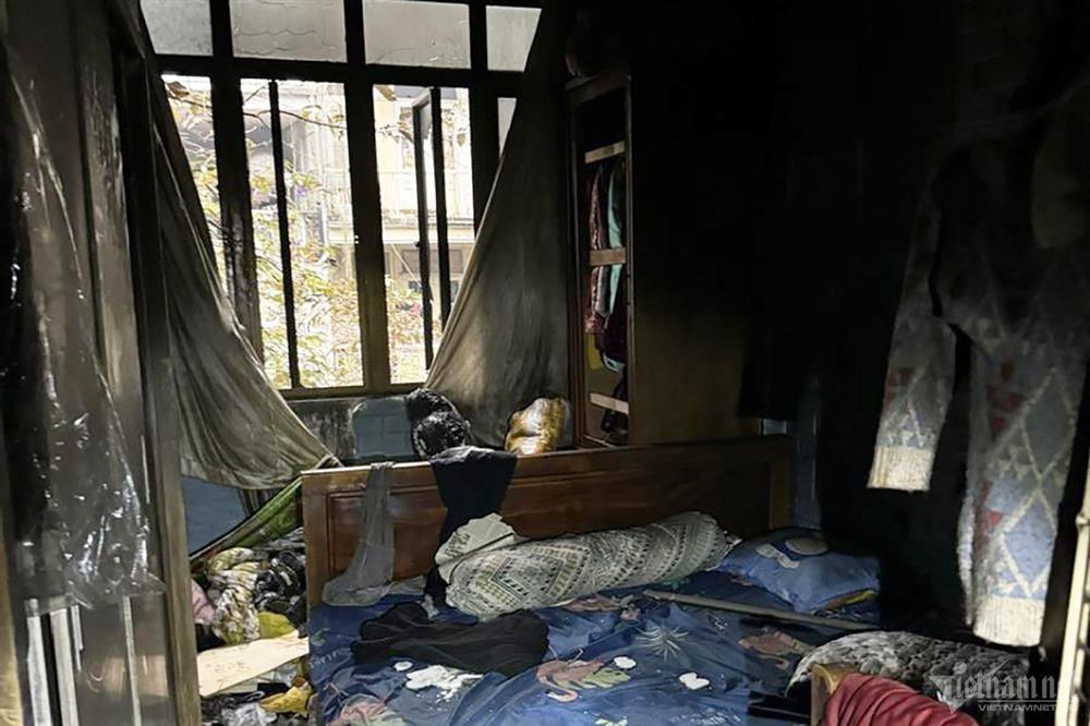 Cận cảnh ngôi nhà bị cháy lúc rạng sáng khiến 4 người tử vong ở Hà Nội-4