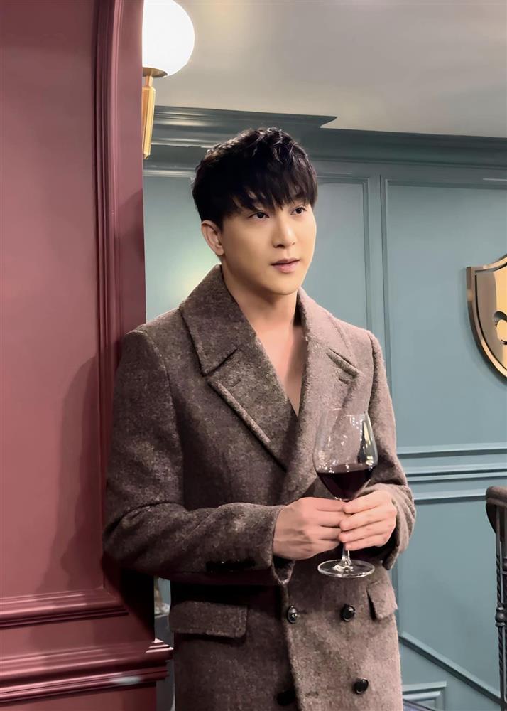 Style lãng tử từ phim đến đời thực của B Trần - người chồng bội bạc của Quỳnh Kool-3