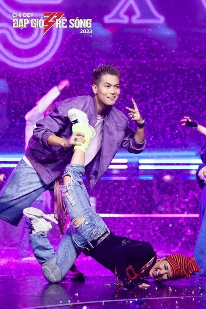 Hồng Nhung tiết lộ mối quan hệ với Mỹ Linh: Không phải chỉ vui mới vỗ tay vào-4