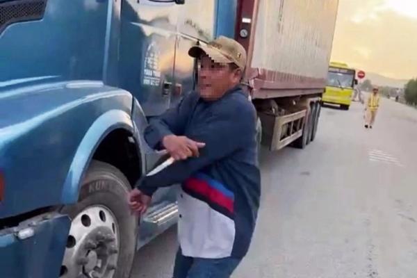 Bắt giữ nhóm thanh niên tấn công cảnh sát ở Thanh Hóa-2