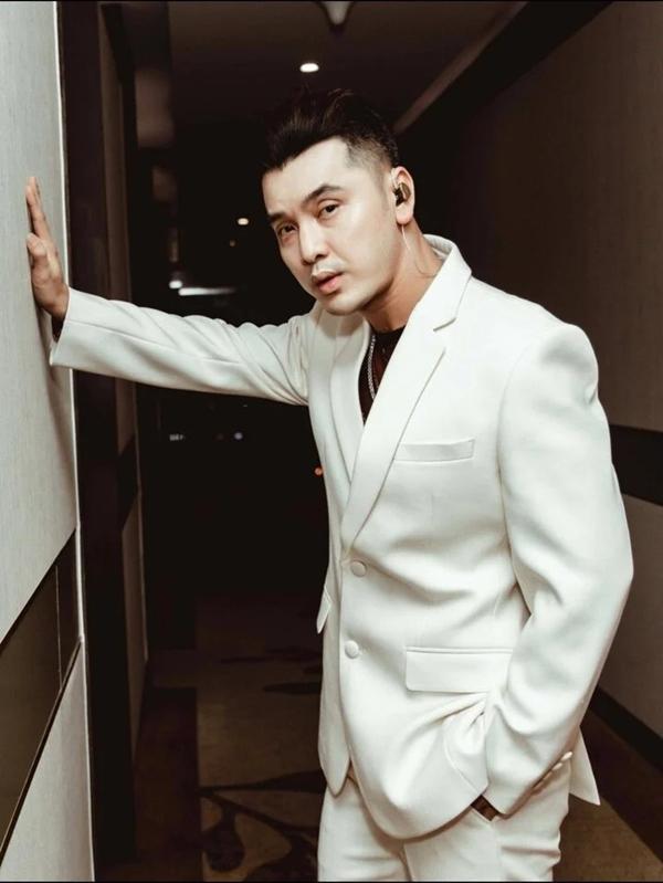 Bị nói nghỉ hát là vừa, ngày càng mất chất, Ưng Hoàng Phúc phản ứng bất ngờ-2