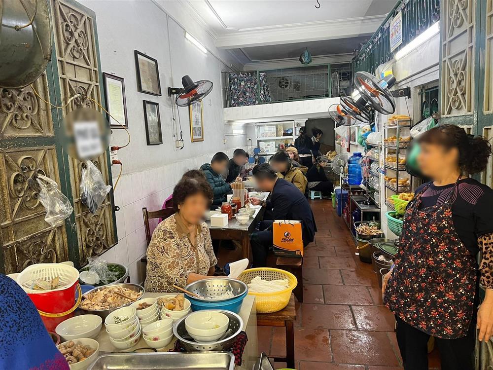 TikToker tố bị đuổi khỏi quán vì ngồi xe lăn: Hình ảnh trích xuất từ camera-1