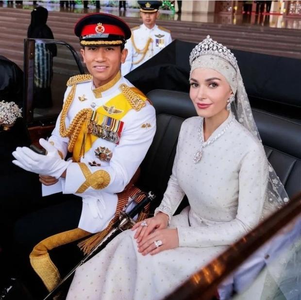 Hình ảnh mới nhất được Hoàng tử Brunei đăng tải hé lộ mối quan hệ đặc biệt hiếm có của cặp đôi hoàng gia-1
