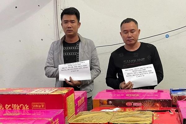 Phát hiện xe tải chở gần 2 tấn pháo hoa không rõ nguồn gốc-2