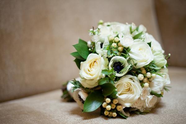 Ý nghĩa bó hoa cưới màu trắng mà yêu nữ hàng hiệu Vũ Hạnh Nguyên cầm trong đám cưới-4