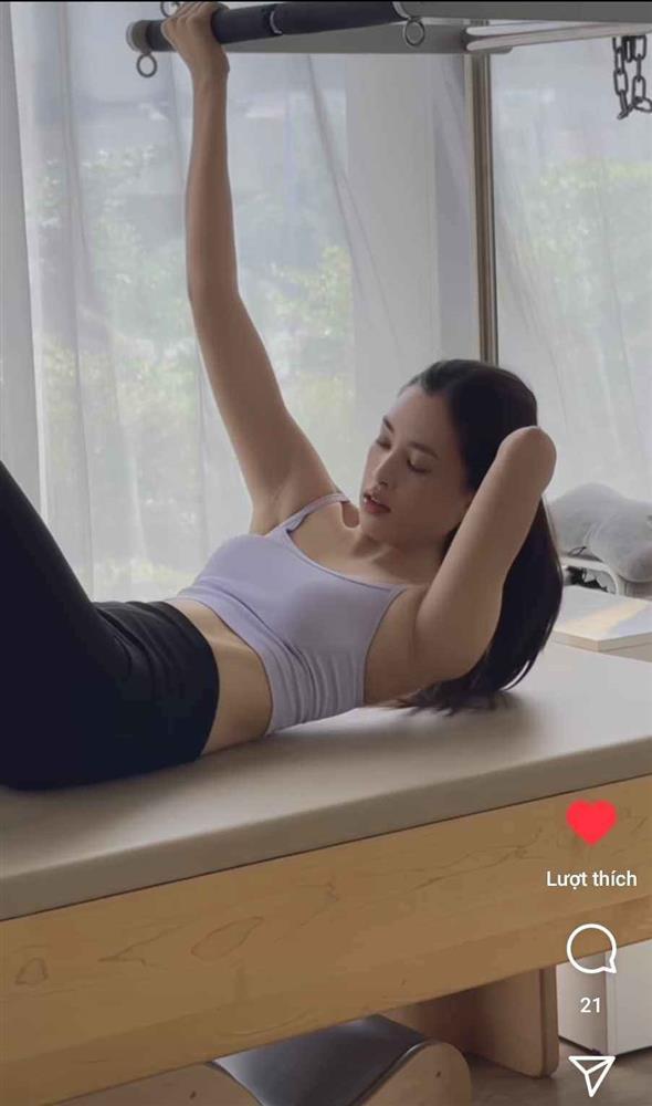 Hoa hậu Tiểu Vy tăng cân liên tục, ép ngang xoạc dọc độ dáng trước Tết-3