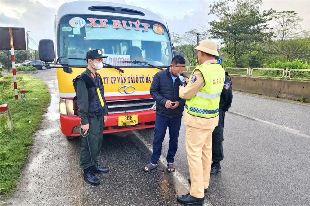Tài xế xe buýt vi phạm nồng độ cồn, chạy quá tốc độ-1