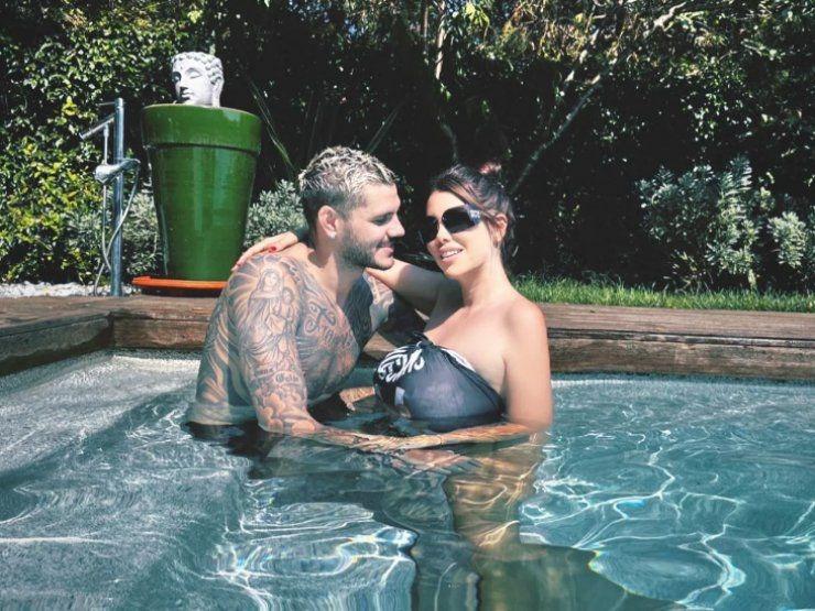 Cầu thủ bị vợ tố qua lại với 200 phụ nữ, cầm 4 chiếc điện thoại để hẹn hò liên tục-4