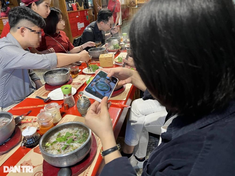 TikToker ngáo quyền lực và những chiêu trò nổi tiếng bất chấp-1