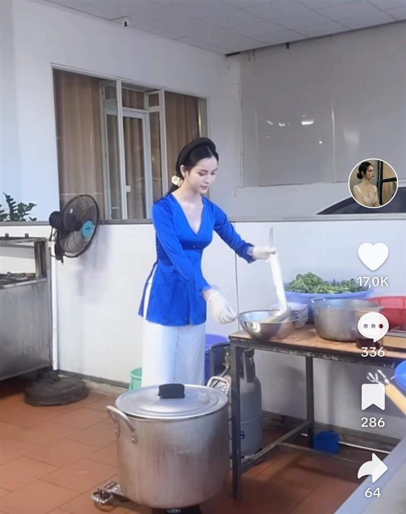 Về quê bán bún cá mưu sinh, tiên nữ Đắk Nia ăn vận giản dị vẫn hút khách nườm nượp-5