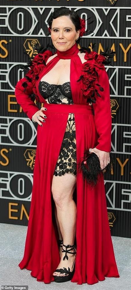 Selena Gomez phục thù, dàn mỹ nhân bị gọi là tội ác thảm đỏ tại Emmy-10