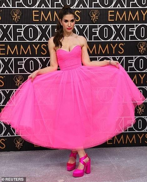 Selena Gomez phục thù, dàn mỹ nhân bị gọi là tội ác thảm đỏ tại Emmy-16