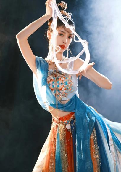 Loạt ảnh áo tắm của Angelababy bị đào lại, gây ra nhiều cuộc tranh cãi liên quan đến show thoát y-2