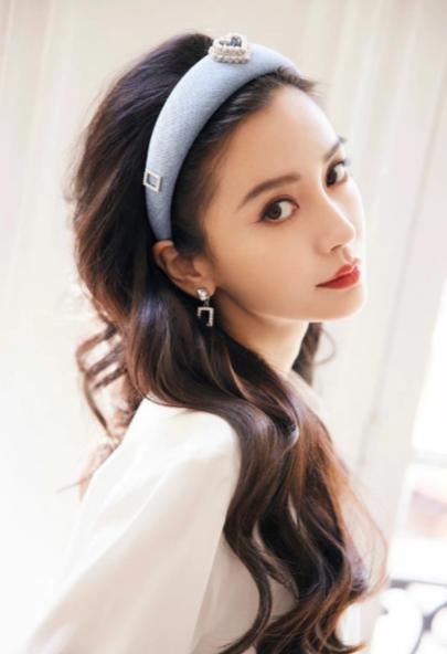Loạt ảnh áo tắm của Angelababy bị đào lại, gây ra nhiều cuộc tranh cãi liên quan đến show thoát y-3