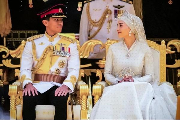 Vương miện của cô dâu vừa kết hôn với Hoàng tử Brunei thể hiện điều đặc biệt gì?-3