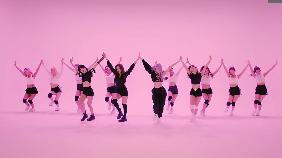 Chị đẹp đạp gió rẽ sóng nhiều lần bị tố đạo nhái ý tưởng-5