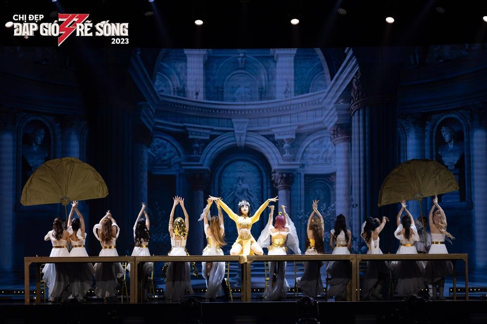 Chị đẹp đạp gió rẽ sóng nhiều lần bị tố đạo nhái ý tưởng-7