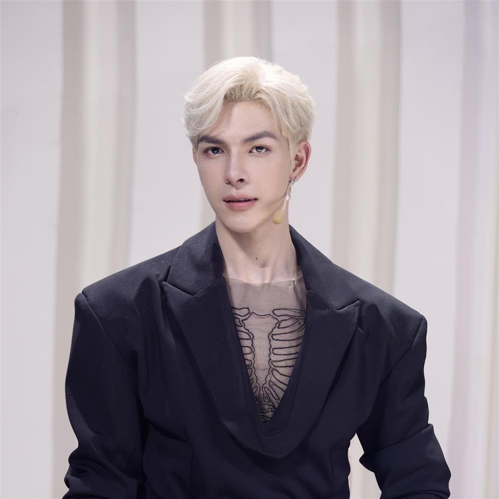 Chị đẹp đạp gió rẽ sóng nhiều lần bị tố đạo nhái ý tưởng-9