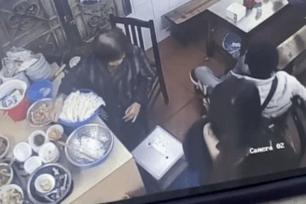 Công an vào cuộc vụ nam TikToker tố bị đuổi khỏi quán vì ngồi xe lăn-2