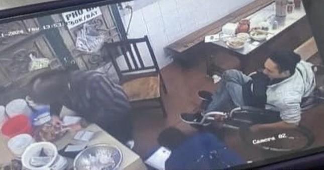 Toàn cảnh vụ việc gây xôn xao MXH: TikToker tố quán phở đuổi khách vì ngồi xe lăn-2