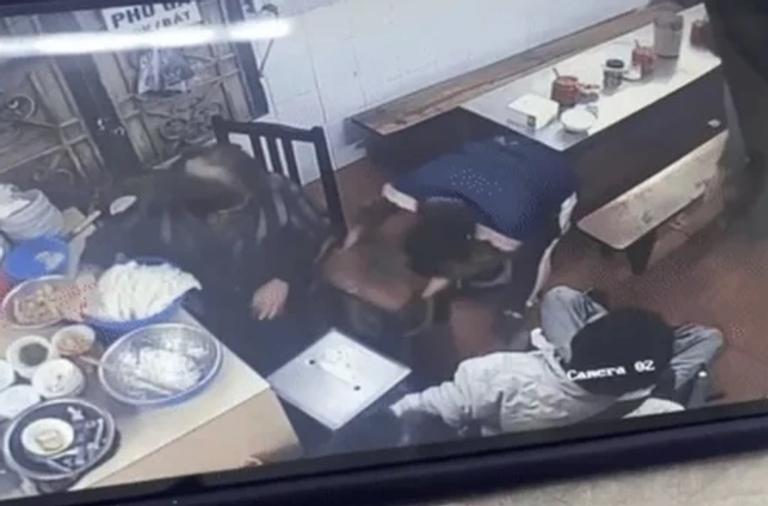 Công an vào cuộc vụ nam TikToker tố bị đuổi khỏi quán vì ngồi xe lăn-1