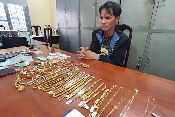 Bắt nghi phạm cướp tiệm vàng ở Cà Mau-2