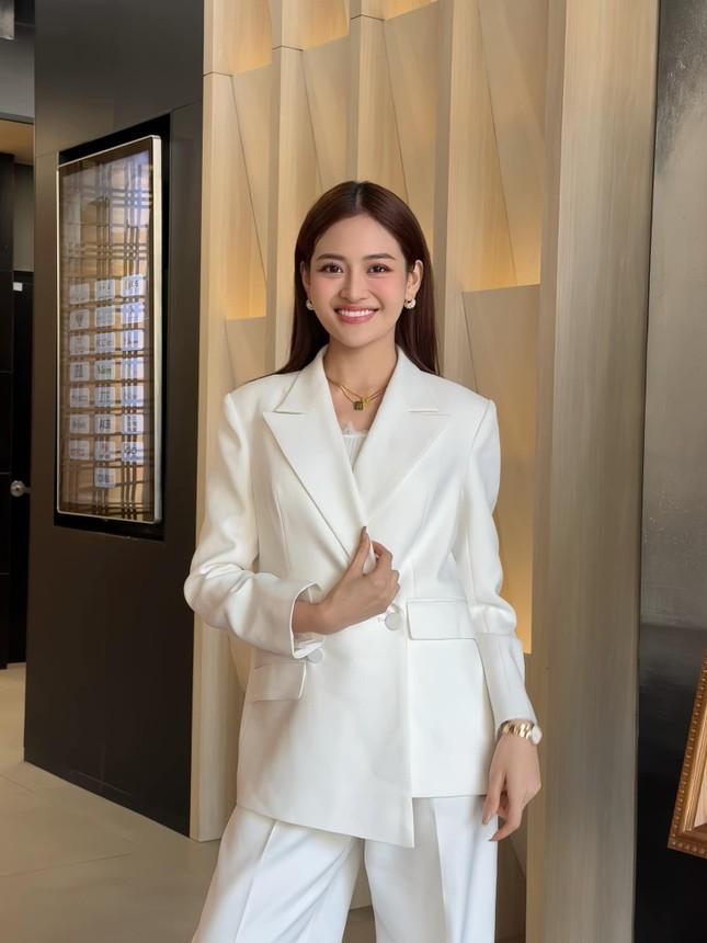 Thùy Anh diện nhiều set đồ phá cách, cầu kỳ trong Chúng Ta Của 8 Năm Sau-3