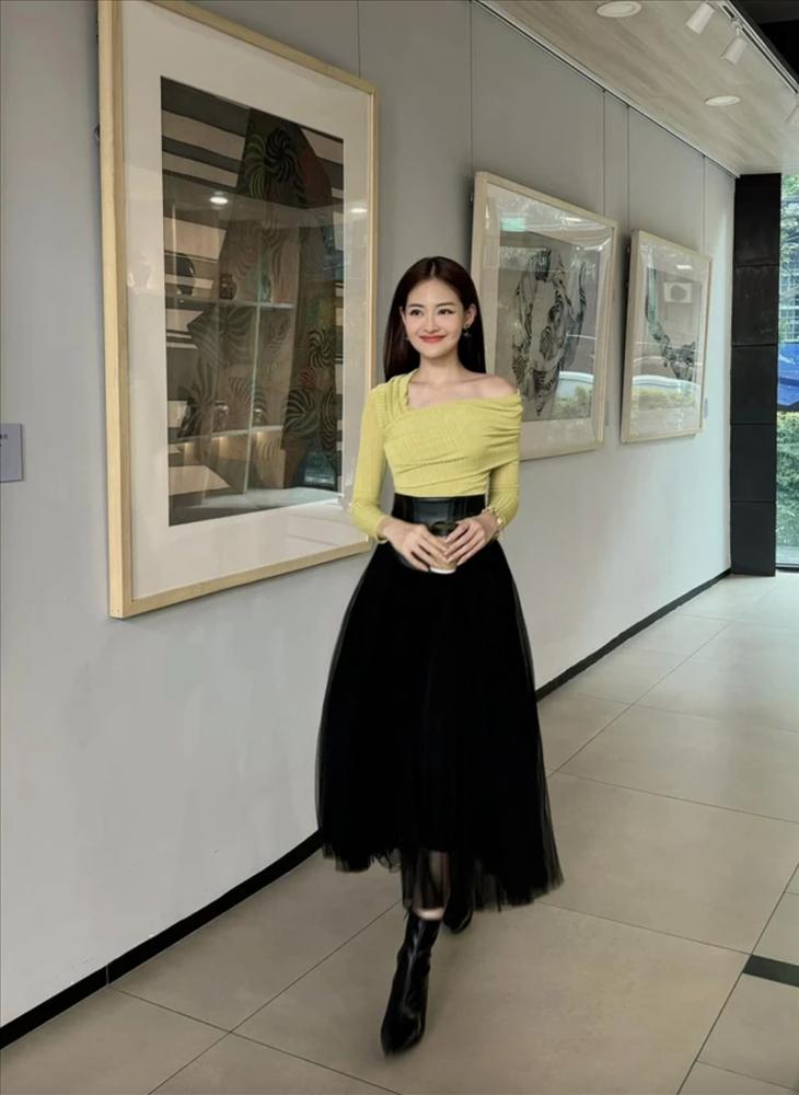 Thùy Anh diện nhiều set đồ phá cách, cầu kỳ trong Chúng Ta Của 8 Năm Sau-6