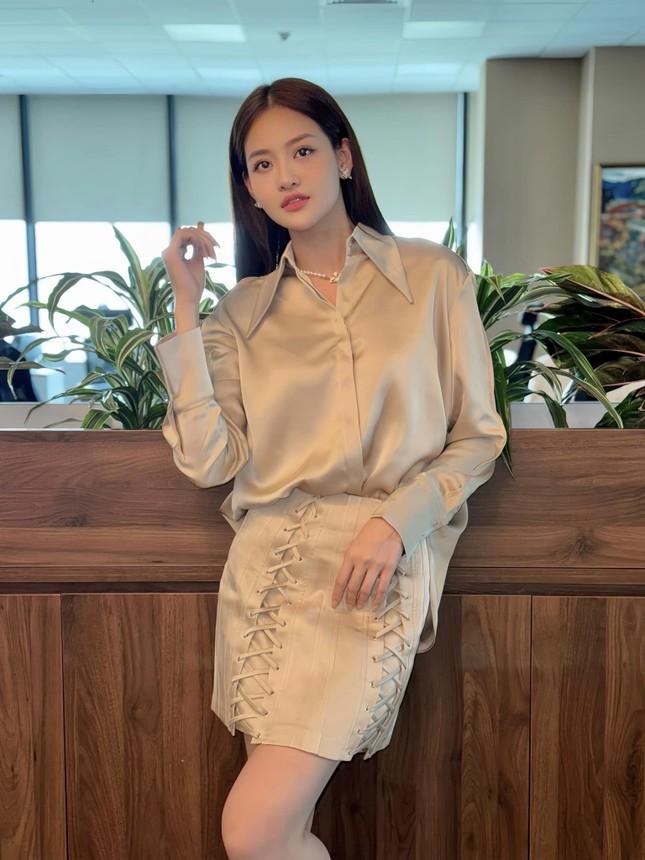 Thùy Anh diện nhiều set đồ phá cách, cầu kỳ trong Chúng Ta Của 8 Năm Sau-8