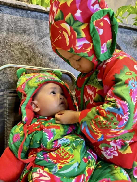 Cường Đô La khoe bà xã đảm đang, tự tay trang trí nhà cửa đón Tết, 2 nhóc tỳ được mẹ bắt trend lên đồ cực độc lạ-5