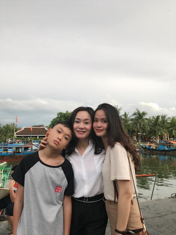 Hôn nhân đời thực của diễn viên VFC: Quách Thu Phương tuổi U50 con cái trưởng thành, sống bình yên-7