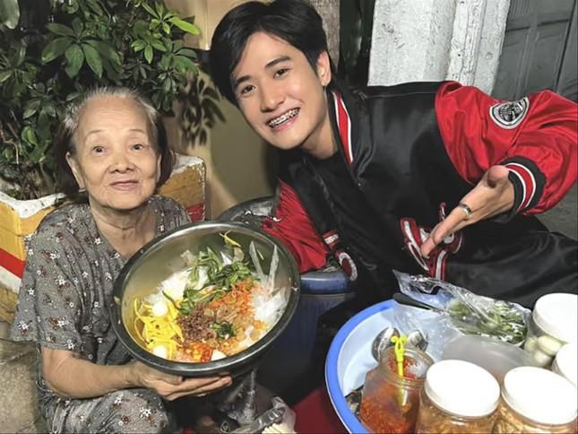 Từ vụ TikToker tố bị chủ quán phở miệt thị: Cảnh báo văn hóa ứng xử cõi mạng-1