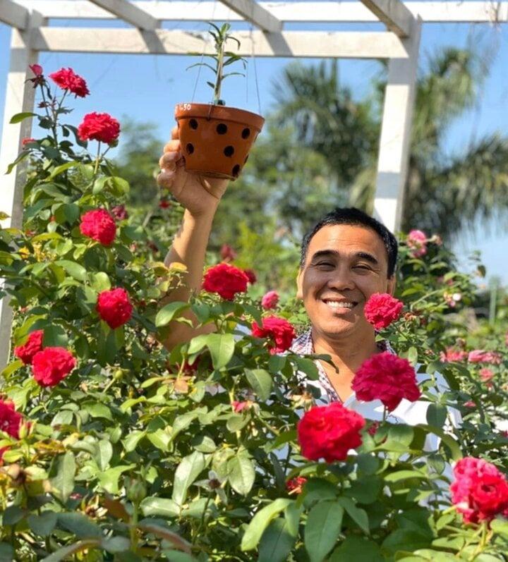 Vườn hoa rực rỡ như cổ tích trong biệt thự rộng 500m2 của MC Quyền Linh-6