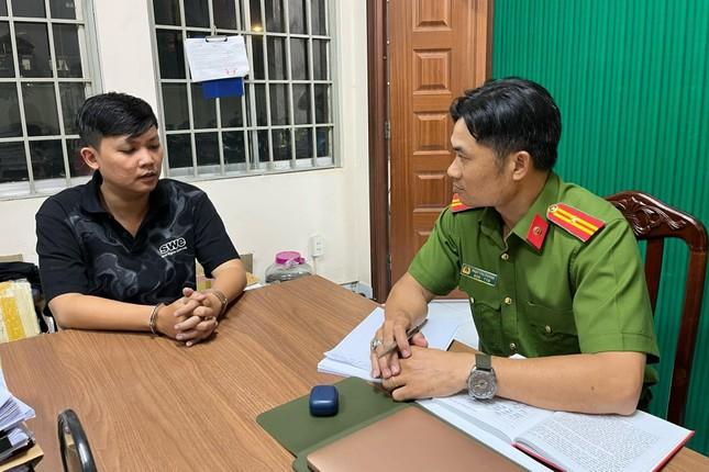 Bắt nhóm đối tượng ép cô gái viết giấy nhận nợ 1,8 tỷ đồng thay cho bạn trai-2