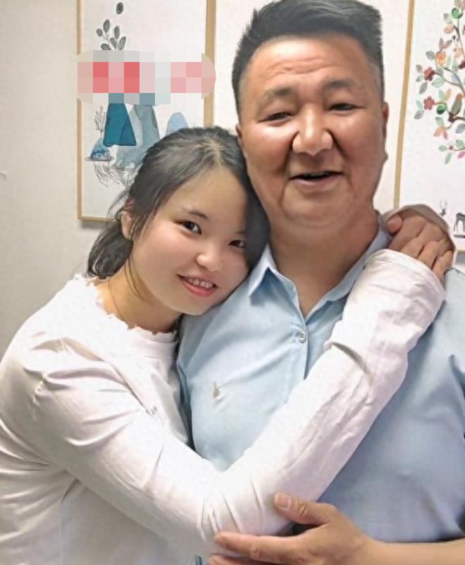 Chú rể 60 tuổi chi tiền tỷ lấy vợ 25 tuổi bị bàn tán, cô dâu đáp trả đanh thép-2