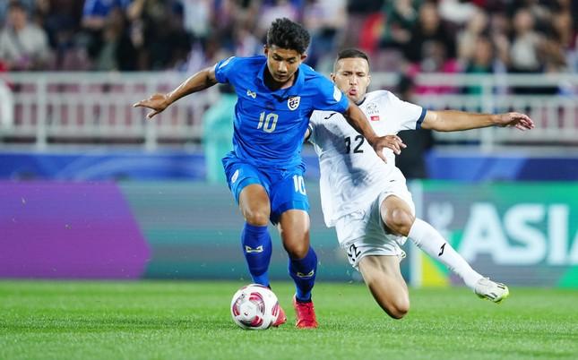 ĐT Thái Lan thắng trận, Madam Pang tặng ngay 2 tỷ đồng-1