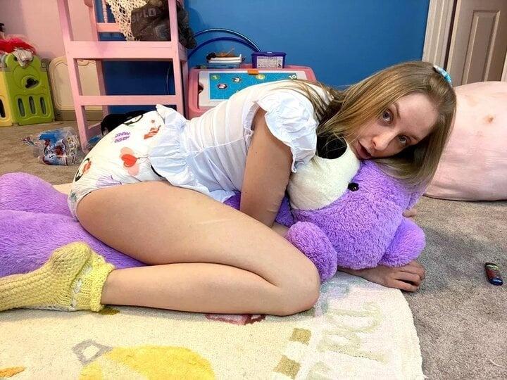 Cô gái sống trong cũi như trẻ sơ sinh, tốn 7 triệu đồng tiền bỉm mỗi tháng-3