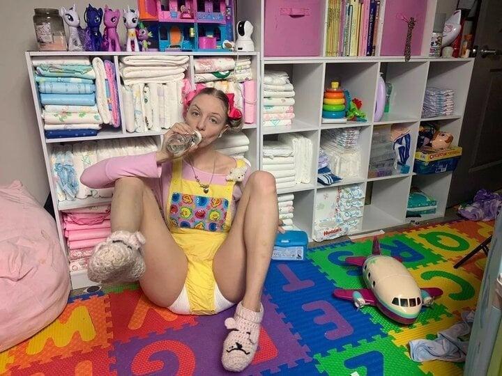 Cô gái sống trong cũi như trẻ sơ sinh, tốn 7 triệu đồng tiền bỉm mỗi tháng-4