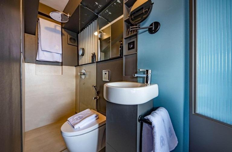 Độc đáo khách sạn mỏng nhất thế giới có chiều ngang chỉ 2,7 mét-3