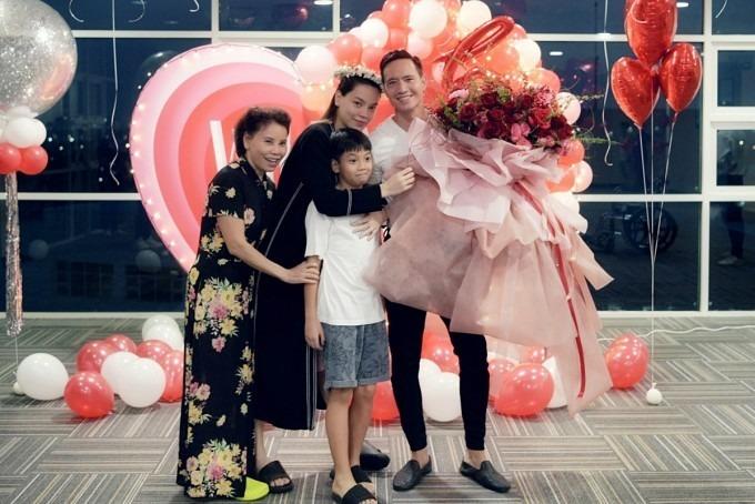 Hồ Ngọc Hà lần đầu tiết lộ ức chế đến mức không dám xem lại màn cầu hôn bất ngờ của Kim Lý tại bệnh viện-4