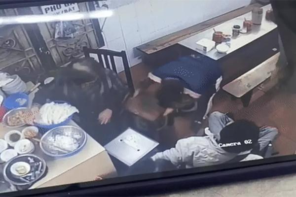 Xôn xao thông tin TikToker xe lăn bị phạt 7,5 triệu sau bài đăng tố chủ quán phở thái độ?-4