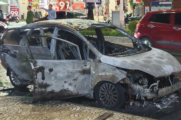 Cháy nhà hàng 4 tầng ở trung tâm TPHCM, cảnh sát cứu nhiều người thoát nạn-2