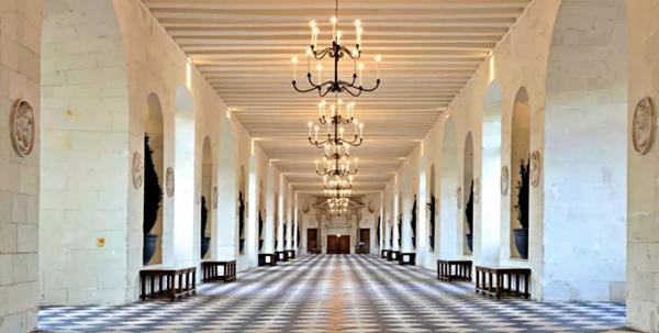 Lâu đài tráng lệ bắc qua dòng sông nổi tiếng bậc nhất thế giới-4