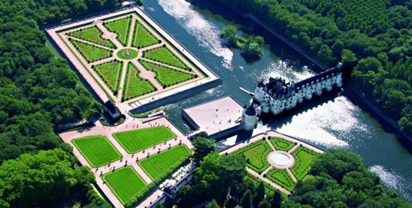 Lâu đài tráng lệ bắc qua dòng sông nổi tiếng bậc nhất thế giới-12