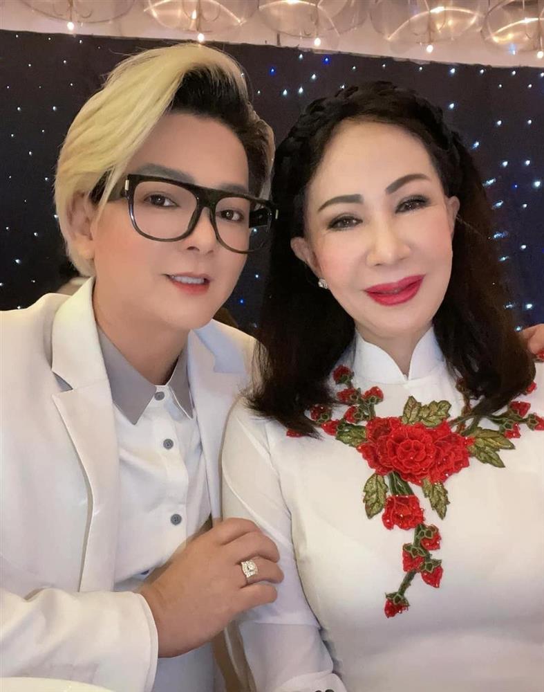 Vũ Hà và vợ hơn 8 tuổi: Hôn nhau mỗi ngày, mặn nồng suốt 3 thập kỷ-2