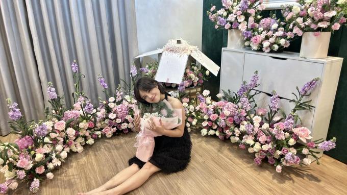 Sau màn cầu hôn mở bát đầu năm mới, Thái Trinh lần đầu khoe ảnh tình tứ bên bạn trai bí ẩn-3