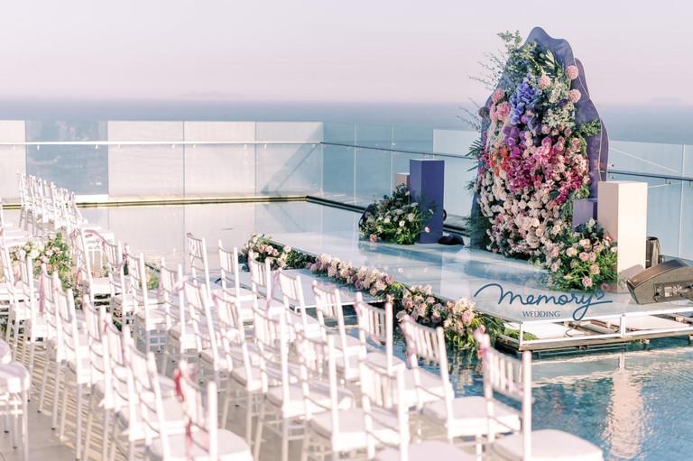 Đám cưới phủ kín bằng hàng tấn hoa tươi nhập khẩu, giá trị tới nhiều tỷ đồng-2