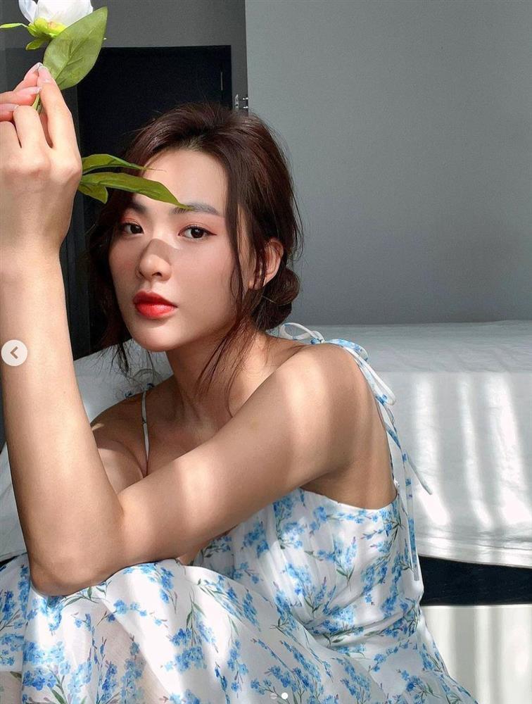 Lưu Diệc Phi bản Việt khoe dáng quyến rũ với áo đúc dáng nhưng lại mắc lỗi-1