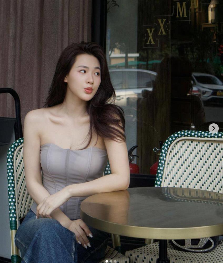 Lưu Diệc Phi bản Việt khoe dáng quyến rũ với áo đúc dáng nhưng lại mắc lỗi-4